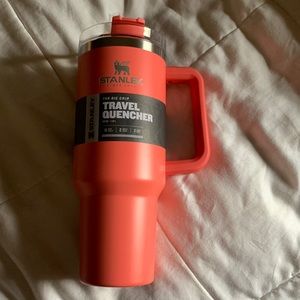 NWT Stanley 40 Ounce Travel Quencher coral